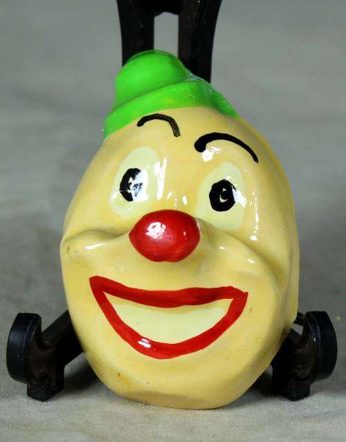MOLDED CLOWN FACE WITH A GREEN HAT - BID NOW!!