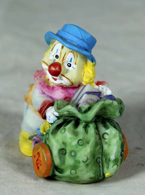 MOLDED CLOWN WITH A GOODIE BAG - BID NOW!!