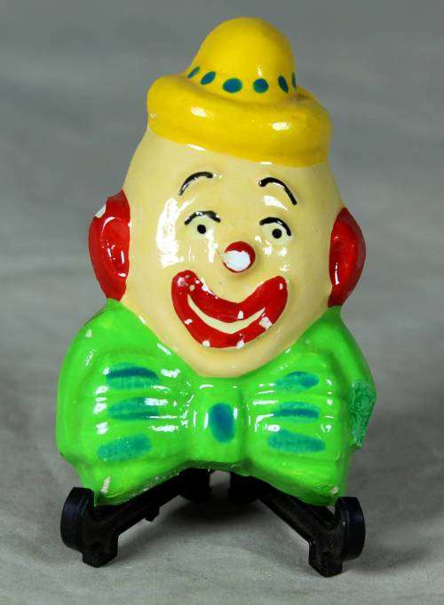 MOLDED CLOWN FACE WITH A GREEN BOW TIE - BID NOW!!