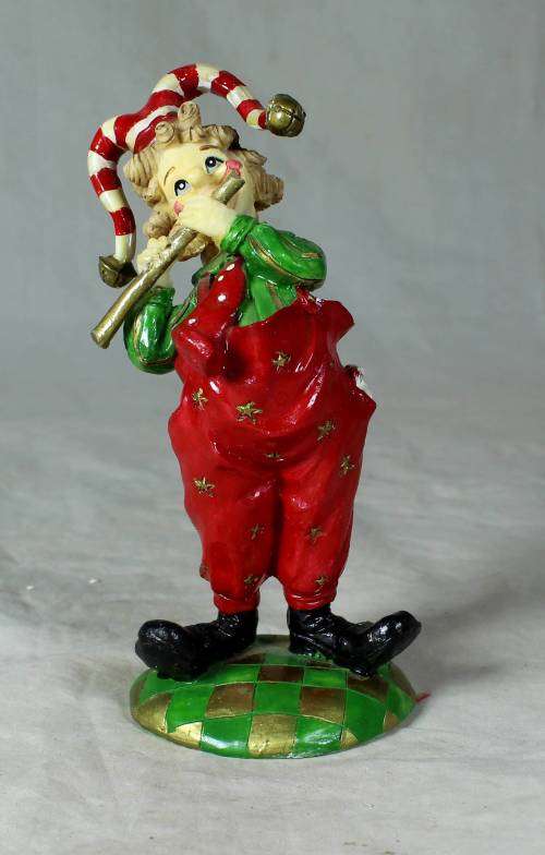 MOLDED CLOWN PLAYING THE FLUTE - BID NOW!!