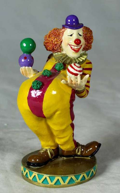 MOLDED CLOWN ON A STAND JUGGLING BALLS - BID NOW!!