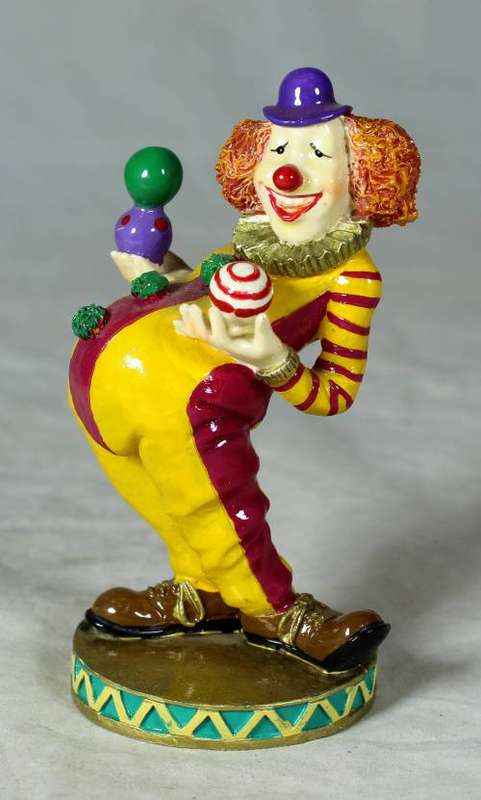 MOLDED CLOWN ON A STAND JUGGLING BALLS - BID NOW!!