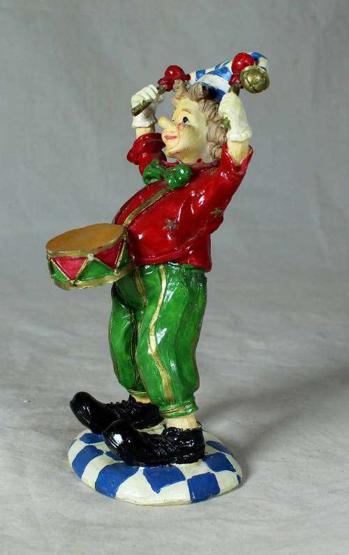 MOLDED CLOWN PLAYING DRUMS - BID NOW!!