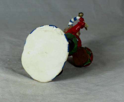 MOLDED CLOWN PLAYING DRUMS - BID NOW!!