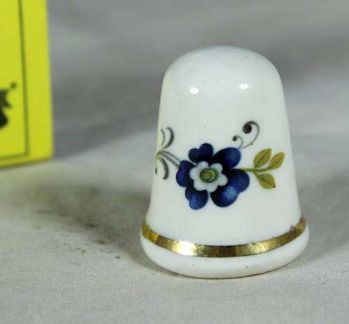 PORCELAIN THIMBLE -MADE IN ENGLAND (BLUE FLOWERS) - BID NOW!!