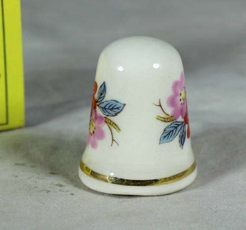 PORCELAIN THIMBLE - MADE IN ENGLAND (FLOWERS) - BID NOW!!