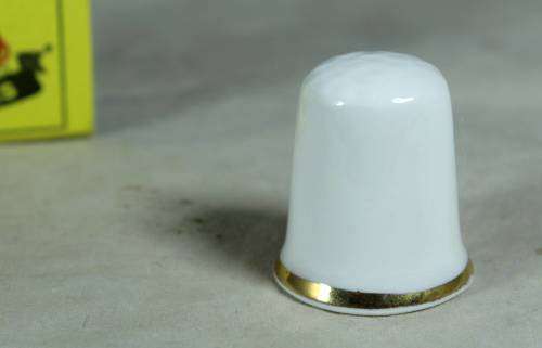 Porcelain thimble - The China box English bone china bird