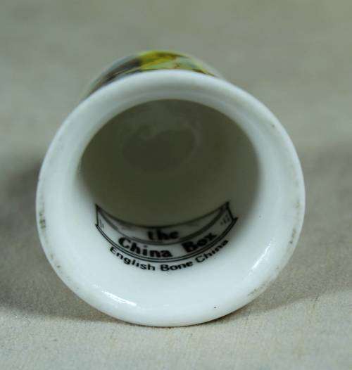 Porcelain thimble - The China box English bone china bird