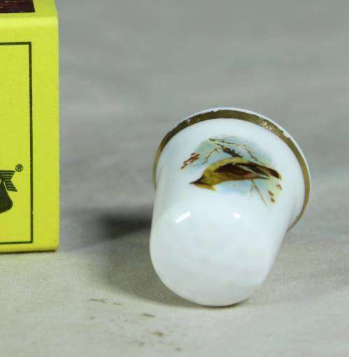 Porcelain thimble - The China box English bone china bird