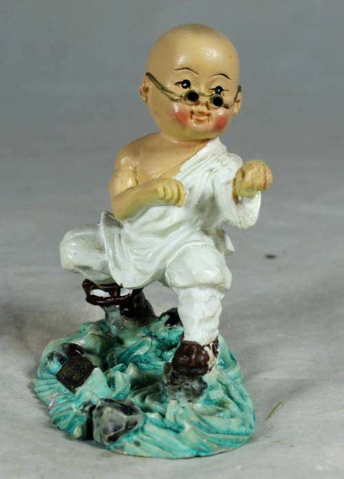 Kung Fu Buddha with eagle claw stand