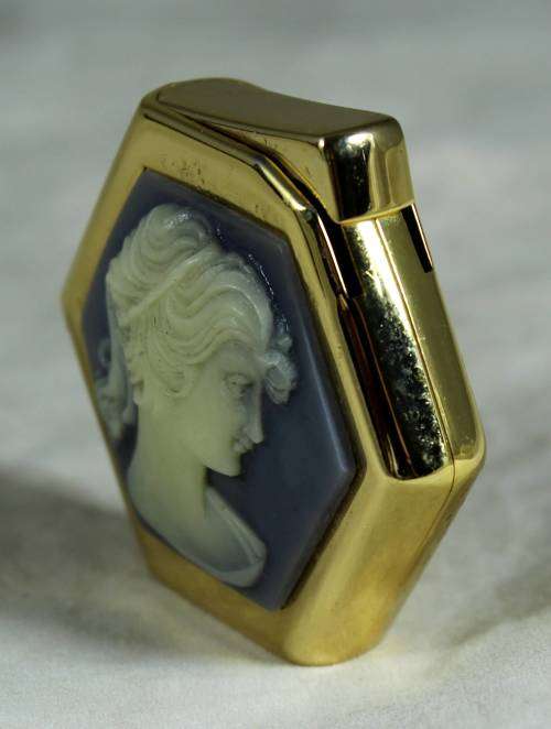 ROYAL ELSA CAMEO LIGHTER VICTORIAN LADY (VINTAGE)-BID NOW!