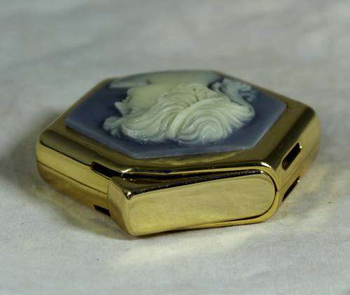 ROYAL ELSA CAMEO LIGHTER VICTORIAN LADY (VINTAGE)-BID NOW!