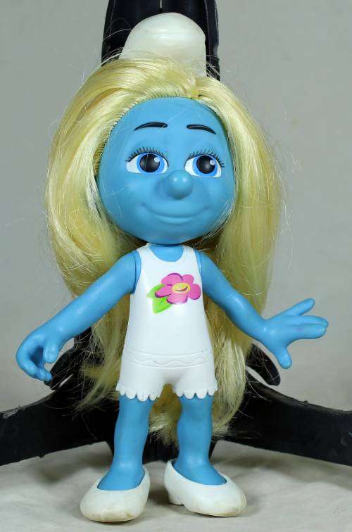 Smurfette dressed in a summer dress