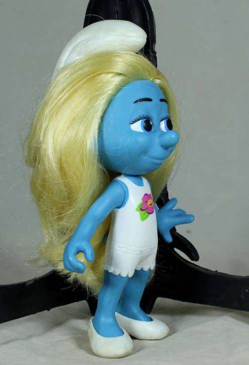 Smurfette dressed in a summer dress
