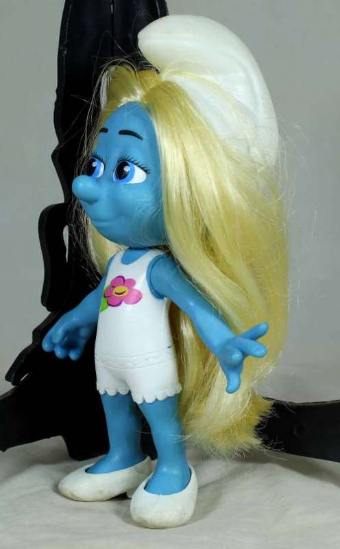 Smurfette dressed in a summer dress