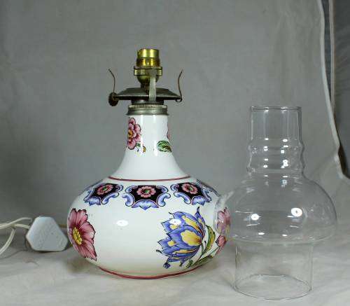 Jones & Middleton Burslem parafin style table lamp