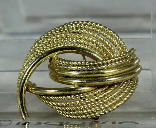 Costume jewelry - golden brooch