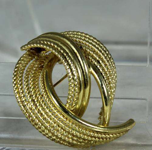 Costume jewelry - golden brooch