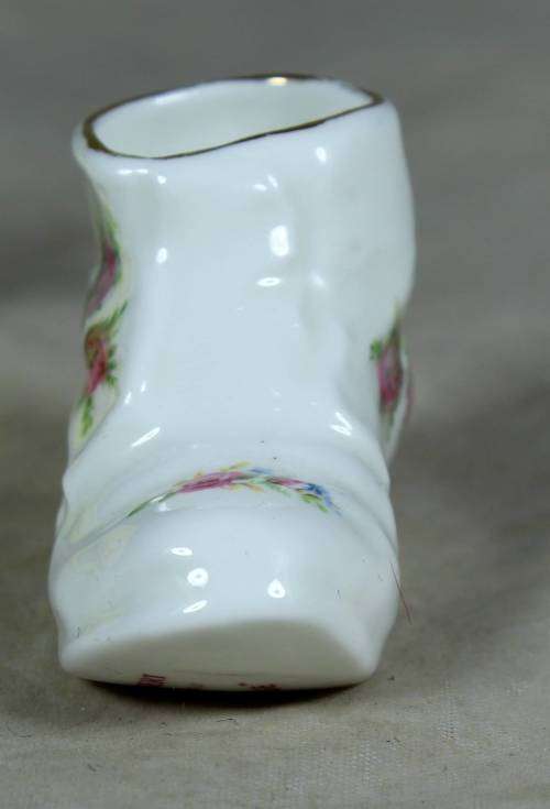 ROYAL ALBERT MOSS ROSE MINIATURE SHOE (STUNNING)-BID NOW!!