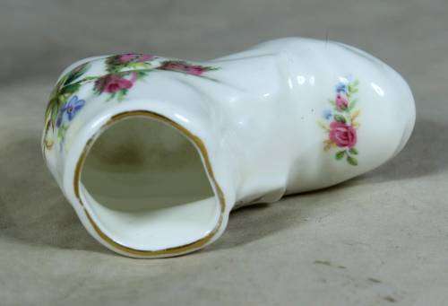 ROYAL ALBERT MOSS ROSE MINIATURE SHOE (STUNNING)-BID NOW!!