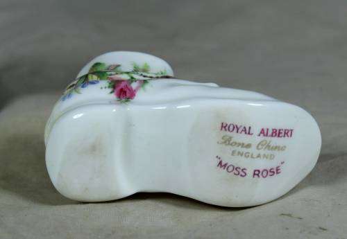 ROYAL ALBERT MOSS ROSE MINIATURE SHOE (STUNNING)-BID NOW!!