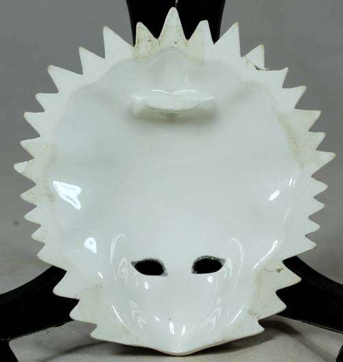Small wall hanging cat mask