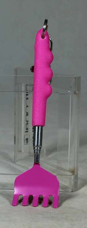 Expandable back scratcher key chain