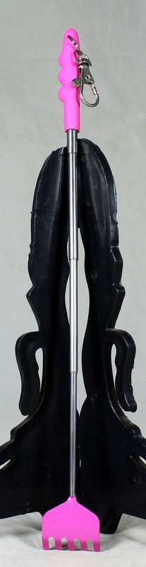 Expandable back scratcher key chain