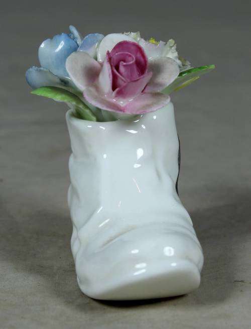 Royal Doulton - shoe posy