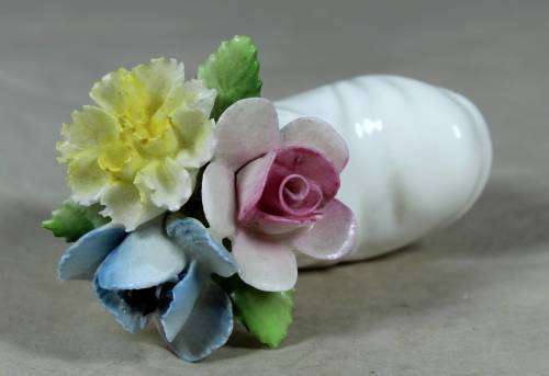 Royal Doulton - shoe posy