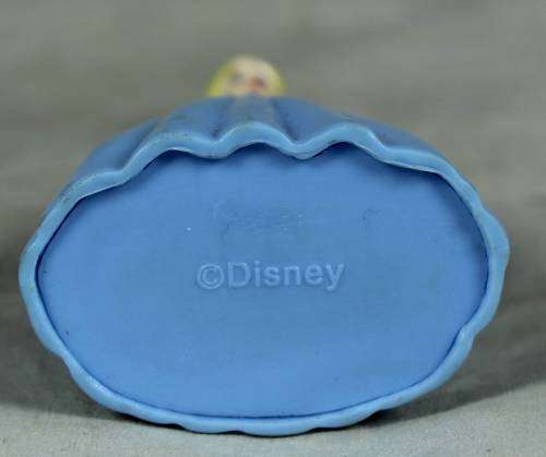 Disney's small figurine - Cinderella