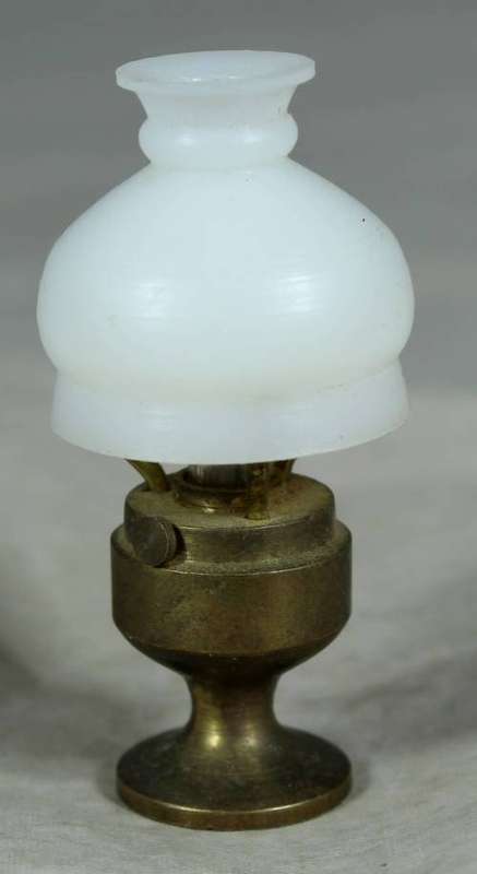 MINIATURE BRASS ORNAMENT- LAMP - BID NOW!!!