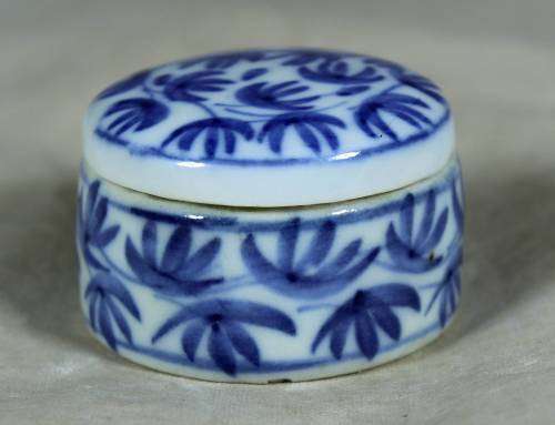 Porcelain pill holder
