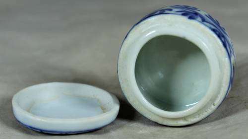 Porcelain pill holder