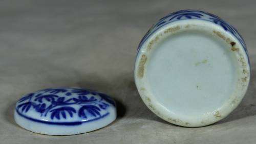 Porcelain pill holder