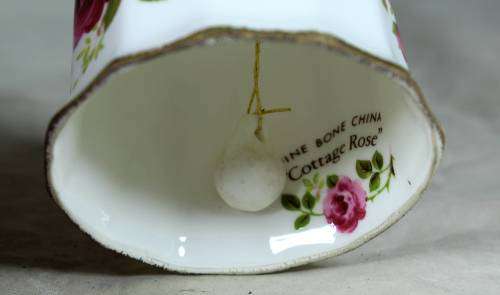 BEAUTIFUL PORCELAIN COTTAGE ROSE BELL-BID NOW!!!