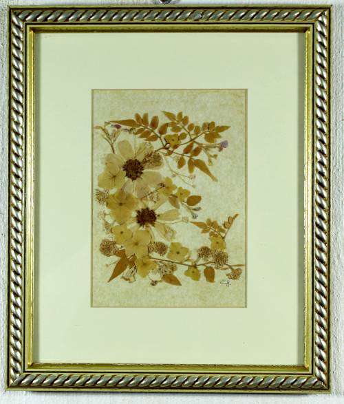 Dried flower arrangement - Signed `CH` - Beautiful!