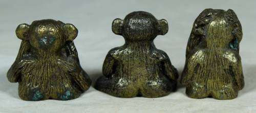 MINIATURE BRASS-SEE NO EVIL,HEAR NO EVIL & SPEAK NO EVIL MONKEYS-BID NOW!!!