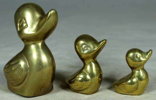 BEAUTIFUL SMALL BRASS DUCK FAMILY-BID NOW!!!