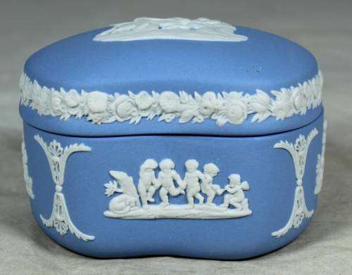 CLASSIC WEDGEWOOD LIDDED TRINKET BOWL - BID NOW