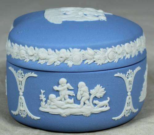 CLASSIC WEDGEWOOD LIDDED TRINKET BOWL - BID NOW