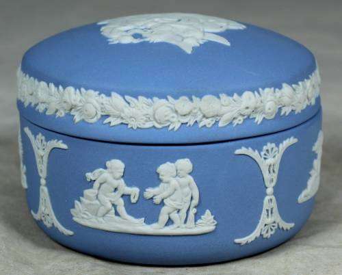 CLASSIC WEDGEWOOD LIDDED TRINKET BOWL - BID NOW