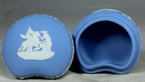 CLASSIC WEDGEWOOD LIDDED TRINKET BOWL - BID NOW