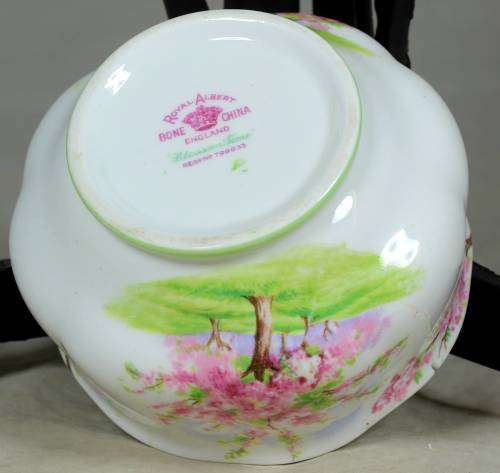 Royal Albert - blossom time sugar bowl