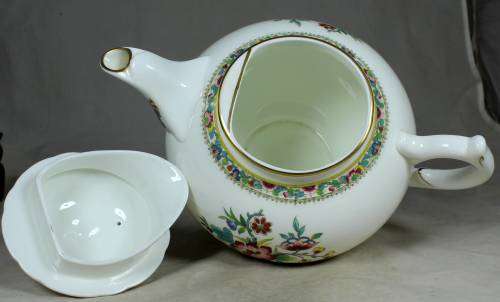 Dynamic Coal-port Ming rose tea pot