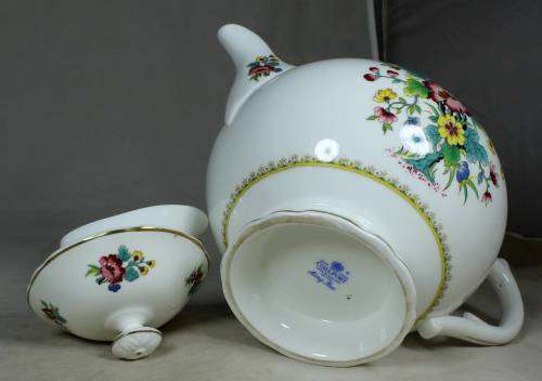 Dynamic Coal-port Ming rose tea pot