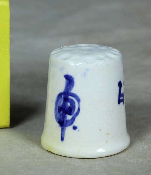 LOVELY PORCELAIN THIMBLE (MUSICAL NOTES) BID NOW!!!