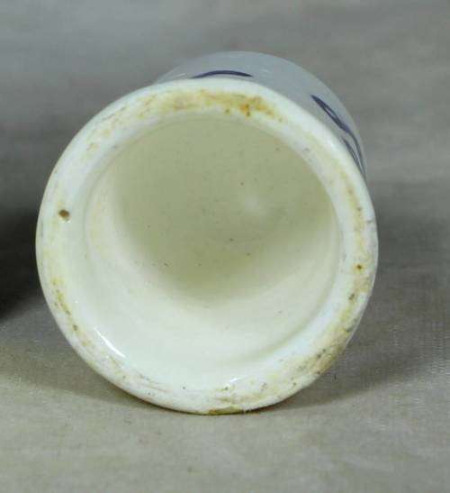 LOVELY PORCELAIN THIMBLE (MUSICAL NOTES) BID NOW!!!