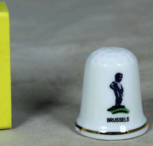 Porcelain thimble - Brussels