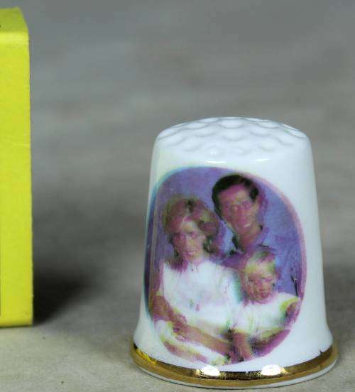 THIMBLE-THE ROYAL FAMILY H.R.H.THE PRINCE&PRINCESS OF WALES WITH PRINCE WILLIAM&PRINCE HENRY